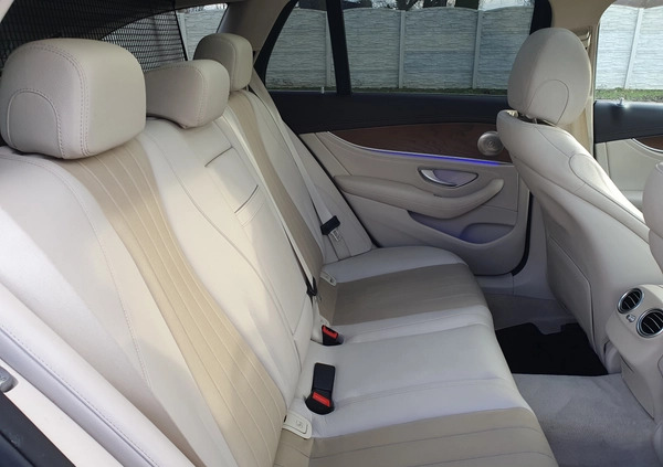 Mercedes-Benz Klasa E cena 139999 przebieg: 248000, rok produkcji 2017 z Biała małe 667